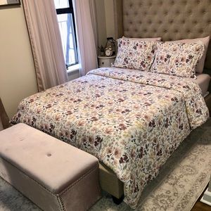Queen Comforter & 2 Shams